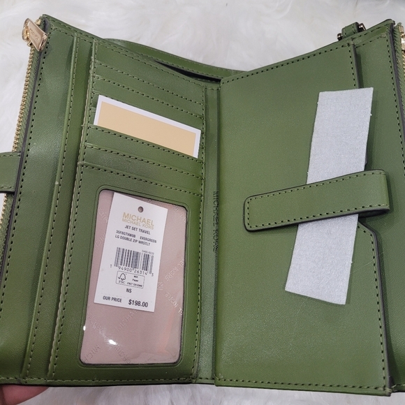 🤎🔹️Michael Kors🔹 Erin Small Backpack , wallet and crossbody- Evergreen Brown - Picture 4 of 13